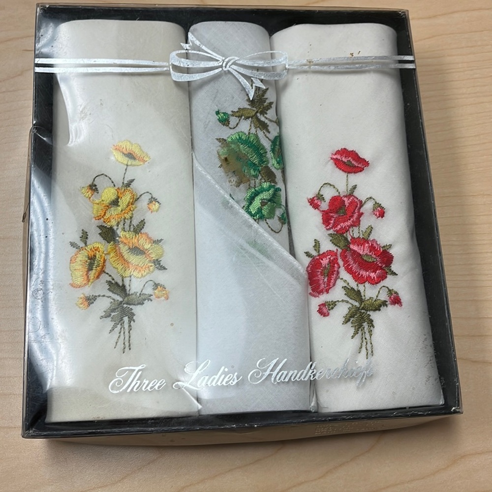 Vintage NIB ladies embroidered handkerchiefs, 11x11, outer two still pinned